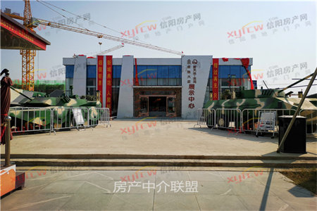 诺贝尔城1楼带院3室2厅1卫117㎡带车位储藏室可按揭